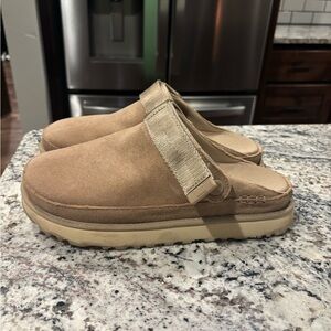 Ugh Goldenstar clogs